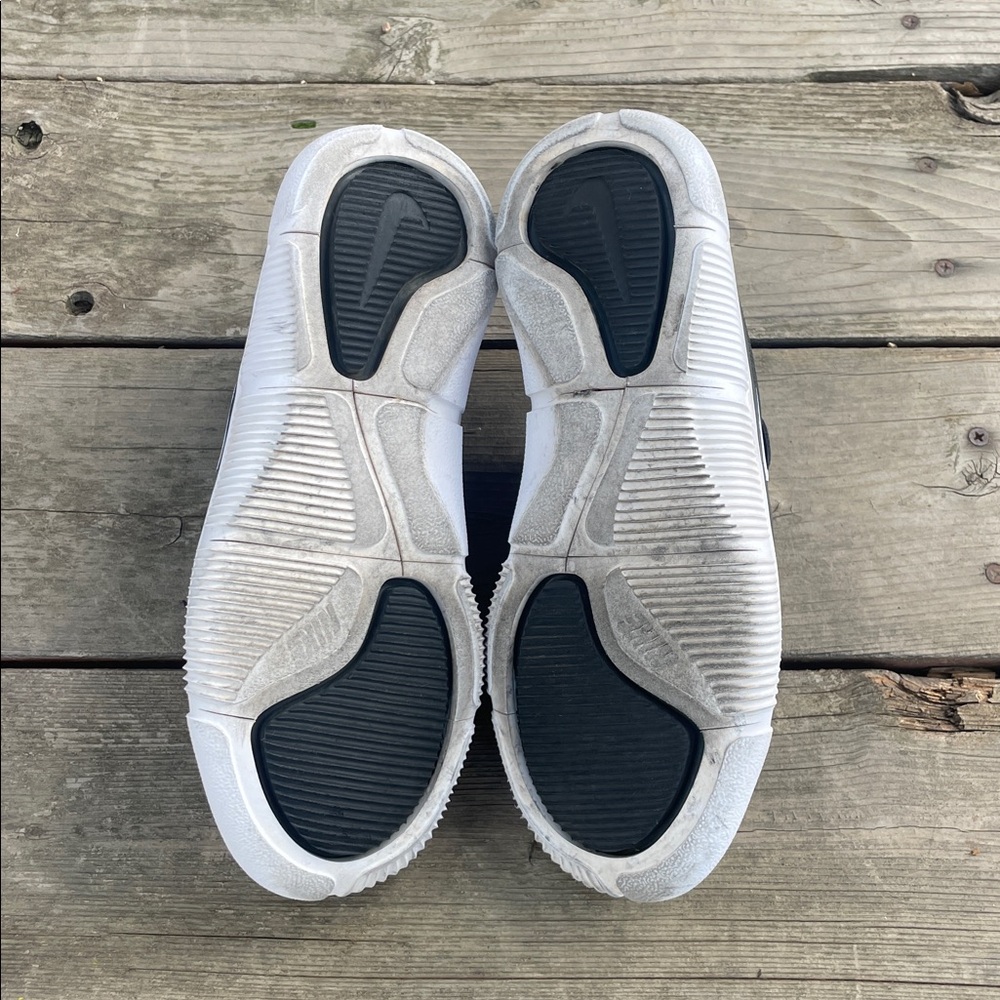 Nike Women’s Acalme Running Sneakers - Picture 7 of 9
